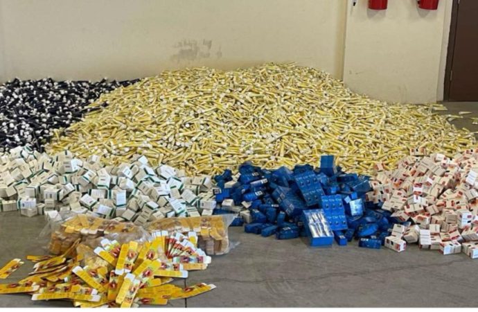 “الجمارك” تضبط معملا لتصنيع أدوية مقلدة تحمل علامات تجارية عالمية