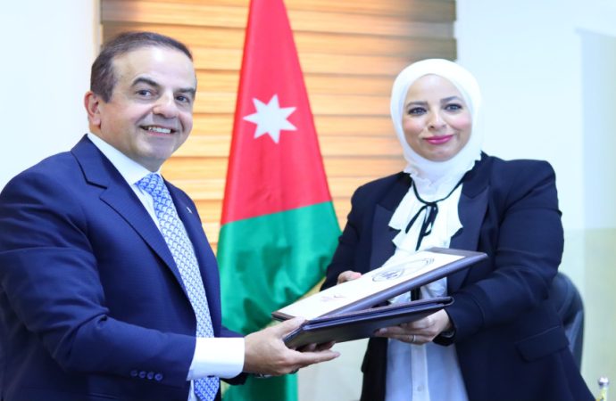 اتفاقية توفر إمكانية توصيل جواز السفر الإلكتروني عبر البريد الأردني