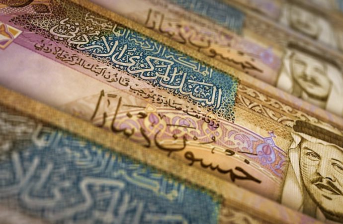 الحكومة تسدد 2 مليار دينار من ديونها خلال النصف الأول من العام