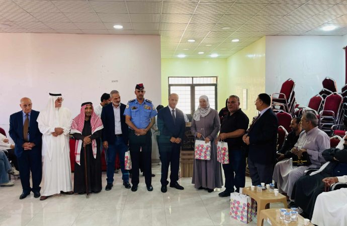 بالصور : متصرف لواء فقوع د. صخر الهقيش  يرعى حفل تكريم طلبة الثانوية العامة .