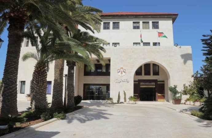 المومني : رؤية التحديث الاقتصادي قائمة على الشراكة مع القطاع الخاص