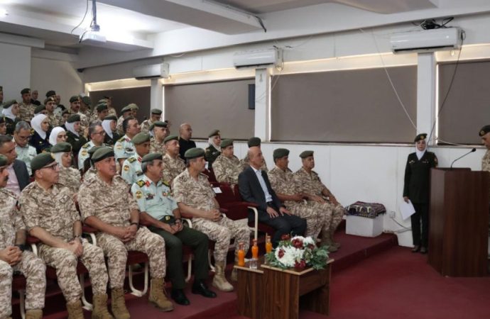 المدير العام للخدمات الطبية يفتتح عيادة “الطنين”