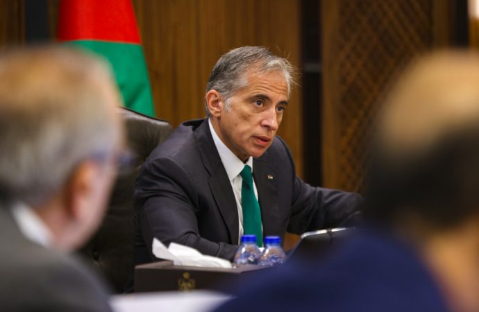 حسّان يطلب من الوزراء المغادرين التعاون مع زملائهم الجدد وتسليم الملفات إليهم