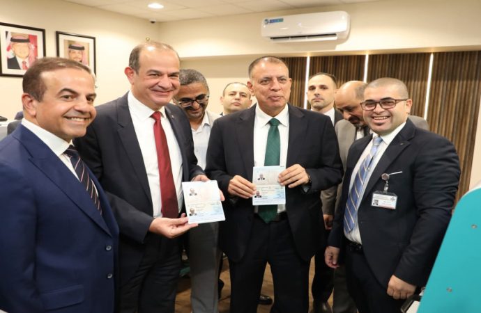 إطلاق خدمة إصدار جواز السفر الإلكتروني تجريبيا اعتبارا من أيلول
