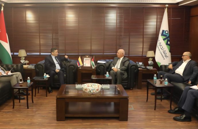 تجارة عمان تبحث مع سفير كولومبيا سبل تعزيز التبادل التجاري
