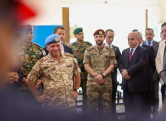 الملك يرافقه ولي العهد يزور مدرسة حسن أبو الهدى للبنين في الزرقاء