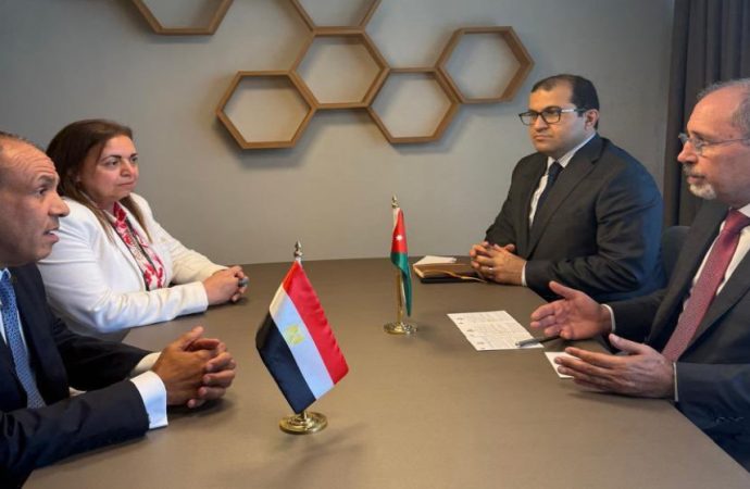 الأردن ومصر يطالبان المجتمع الدولي بإلزام إسرائيل بوقف عدوانها على غزة