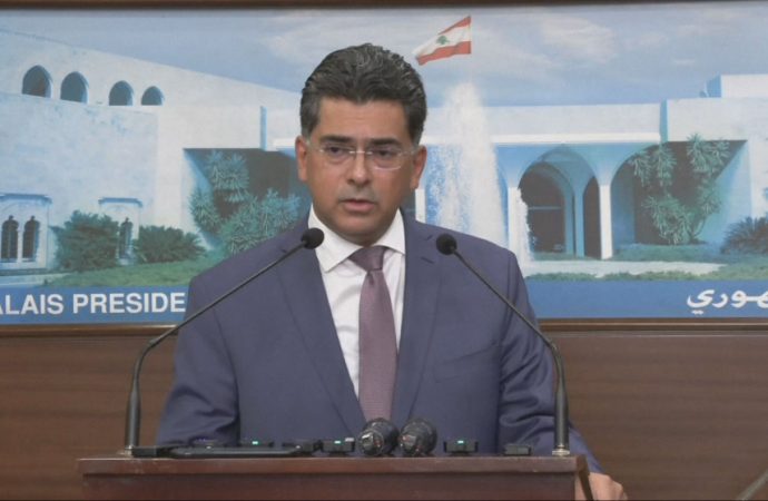وزير الإعلام اللبناني: مجلس الوزراء يرحب بخطة الجيش لنزع سلاح حزب الله