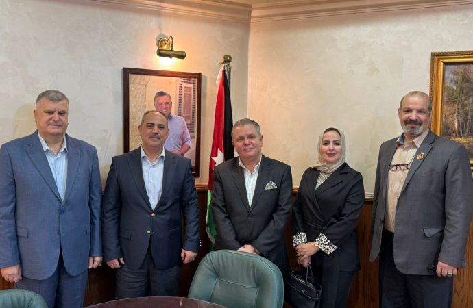 أعضاء جمعية الكتاب الالكترونيين الأردنيين يلتقون مدير عام هيئة الإعلام .