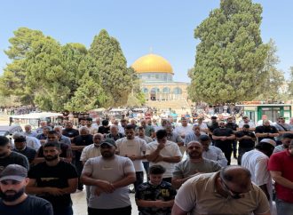 40 ألفا يؤدون صلاة الجمعة في المسجد الأقصى