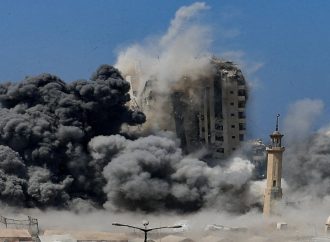 جيش الاحتلال الإسرائيلي يبدأ باستهداف أبراج في مدينة غزة