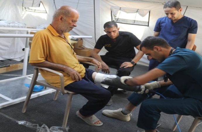 وحدة دعم مبتوري الأطراف المتنقلة تواصل عملها في قطاع غزة