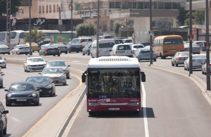 بدء استحداث رؤوس إشارات ضوئية خاصة بالباص سريع الترد