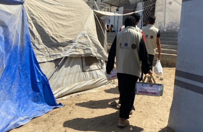 “الخيرية الهاشمية”: توزيع وجبات ساخنة في شمال قطاع غزة