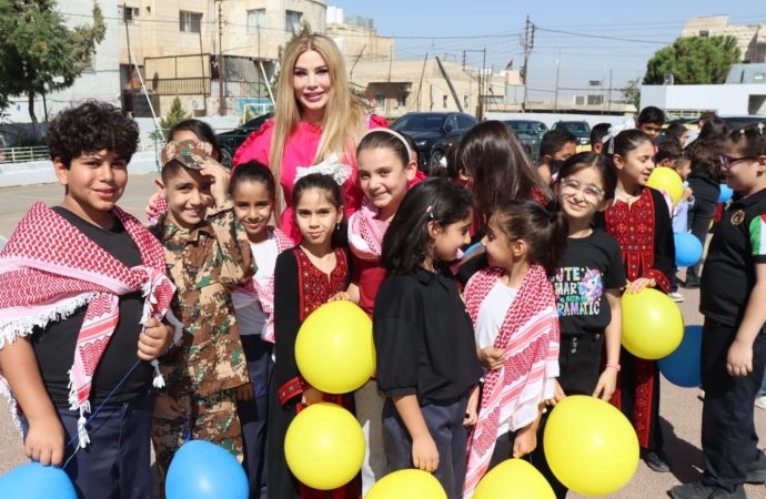 بالصور : الأديبة د. سارة طالب السهيل تقدم قراءة قصصية للأطفال خلال افتتاح مكتبة في كلية البطريركية الوطنية بالأشرفية بدعم من جمعية نادي ليونز عمان إيلا .
