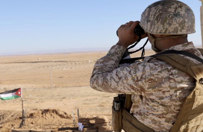 الجيش: القبض على شخص حاول التسلل من الواجهة الشمالية