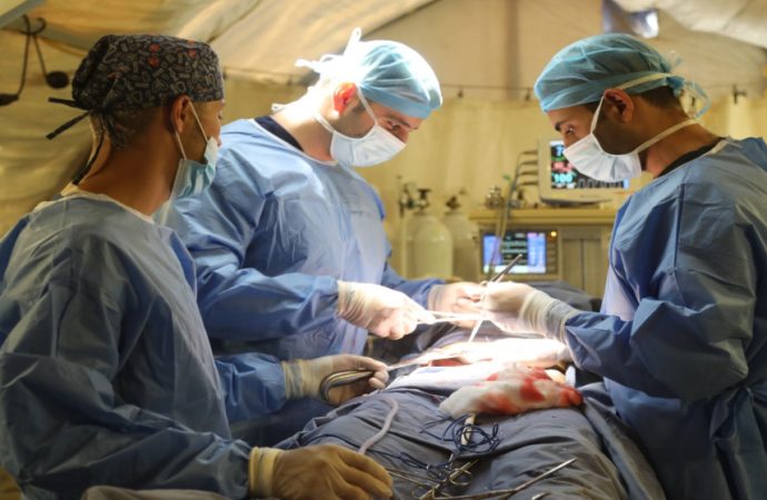 المستشفى الميداني الأردني غزة/7 يجري عملية جراحية نوعية