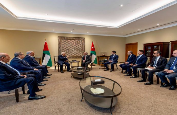 الملك يؤكد للرئيس عباس دعم الأردن الراسخ للأشقاء الفلسطينيين