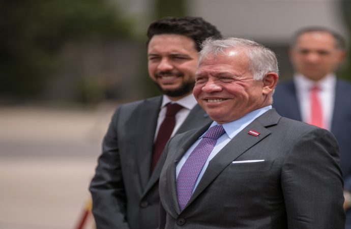 الملك يهنئ خادم الحرمين الشريفين باليوم الوطني لبلاده