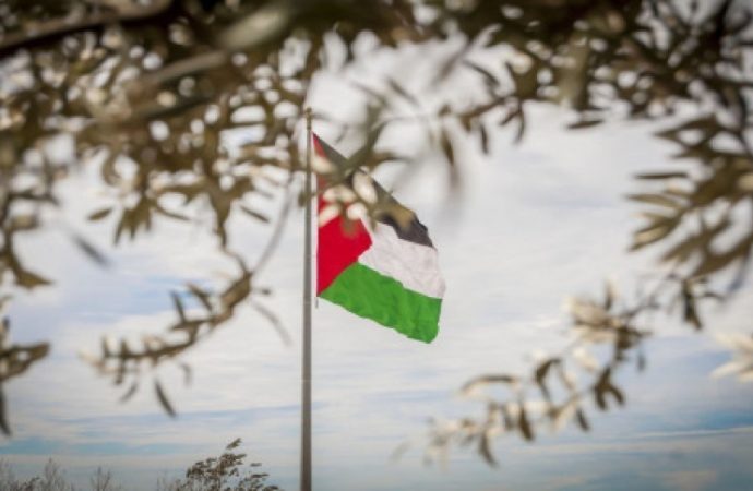 بريطانيا وكندا وأستراليا تعترف رسميا بدولة فلسطين