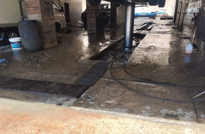 ضبط محطة غسيل سيارات في عين غزال تعتدي على خط مياه رئيسي