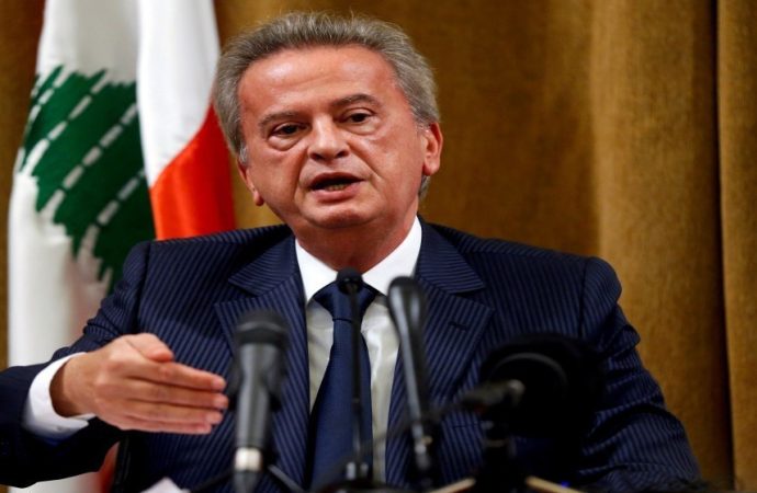لبنان يفرج عن رياض سلامة حاكم البنك المركزي السابق بكفالة
