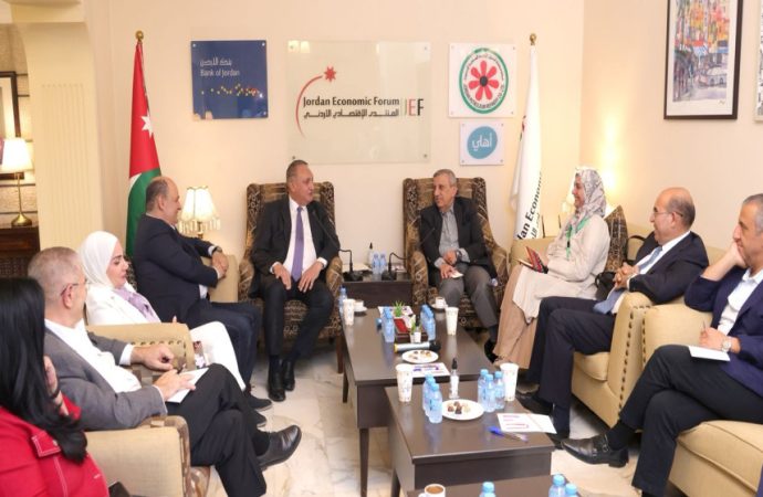 وزير البيئة: مبادرة لتوزيع أكياس قماشية مدعومة بدلا من البلاستيكية