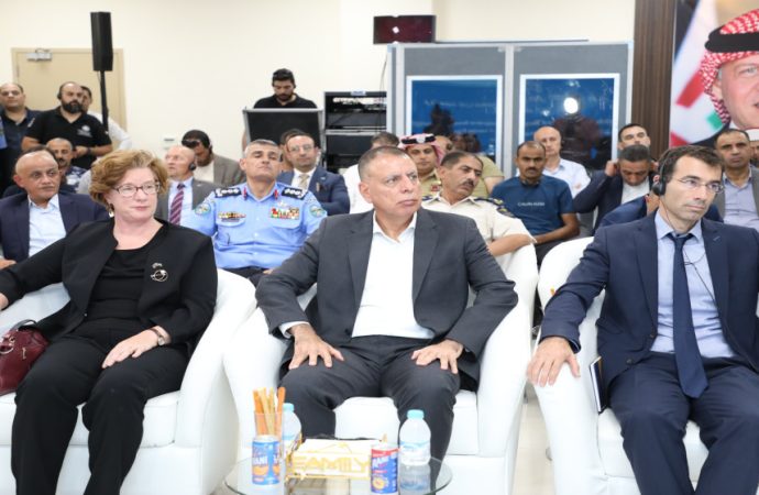 وزير الداخلية يفتتح غرفة عمليات الإدارة المتكاملة ومبنى المسافرين في مركز حدود الكرامة