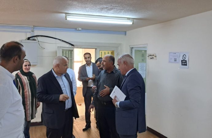 وزير العمل يتفقد مديريات عمل ويحث على إنجاز معاملات المراجعين دون تأخير