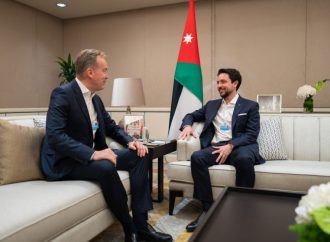 ولي العهد يلتقي رئيس المنتدى الاقتصادي العالمي