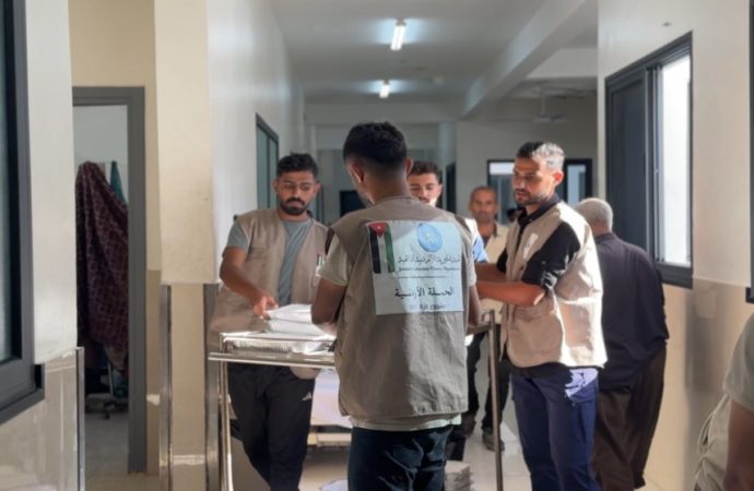 الحملة الأردنية للإغاثة تواصل توزيع الوجبات شمالي قطاع غزة