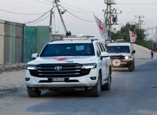 مكتب نتنياهو: إسرائيل تسلمت جثتي محتجزين من الصليب الأحمر في غزة