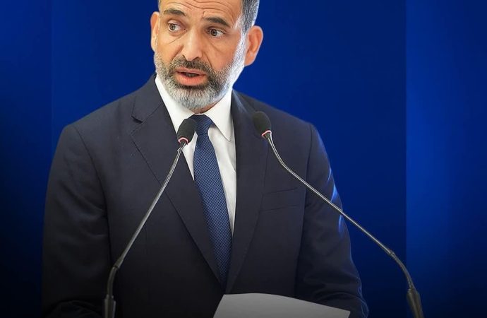 حسام احمد العلاونة والعائلة يتقدمون باسمى ايات التهنئة والتبريك لابن العم السيد ايمن العلاونة بمناسبة انتخابه رئيسا لجمعية رجال الاعمال الاردنيين.