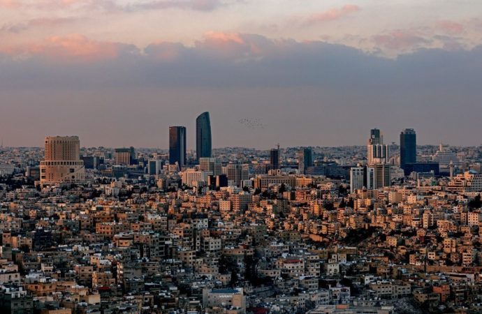أجواء خريفية معتدلة حتى الثلاثاء مع فرص محدودة للأمطار