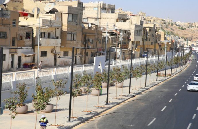 أمانة عمّان تباشر أعمال توسعة شارع الجيش في منطقة المحطة