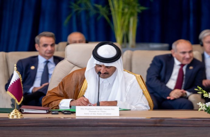أمير قطر: سعداء بنتائج قمة شرم الشيخ ونأمل بتوافقات تدعم حل القضية الفلسطينية