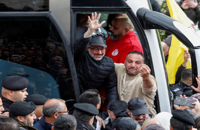 إسرائيل تنشر قائمة بأسماء 250 أسيرا يرتقب الإفراج عنهم ضمن اتفاق التبادل