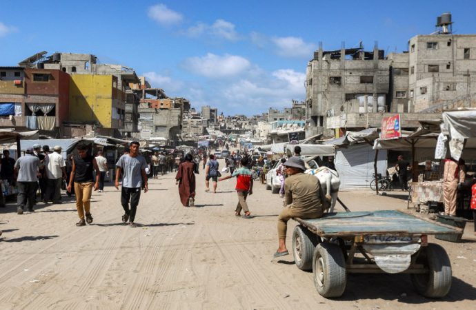 الجيش الإسرائيلي يغلق شارع الرشيد الرئيسي للمتجهين شمالا من جنوب غزة