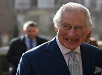 الملك تشارلز يجرد شقيقه آندرو من ألقابه ومن منزله