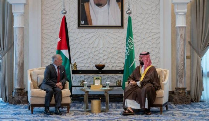 الملك وولي العهد السعودي يبحثان هاتفيا أبرز مستجدات المنطقة