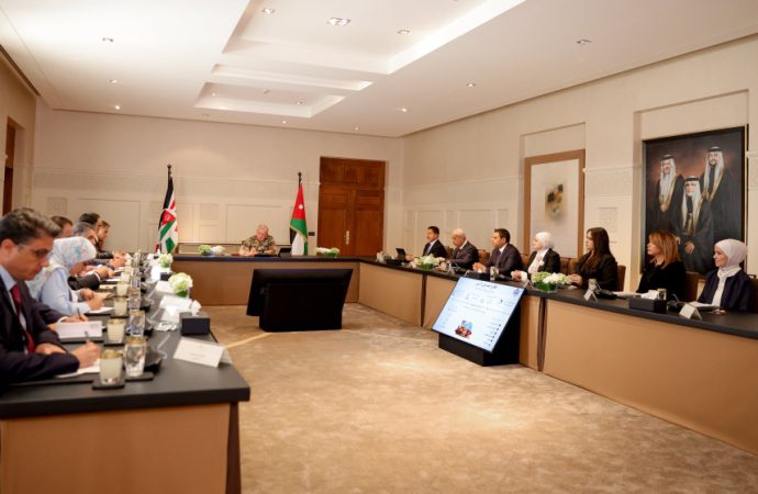 الملك يدعو إلى فتح أسواق جديدة أمام الصناعات الأردنية