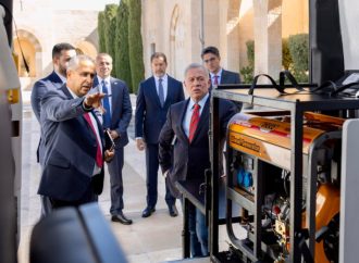 الملك يطلع على عمل وحدات دعم مبتوري الأطراف المتنقلة التابعة لـ”استعادة الأمل”