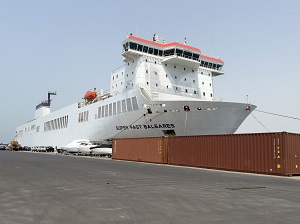بدء تجهيز سفينة الإمارات الإنسانية دعما لأهالي غزة