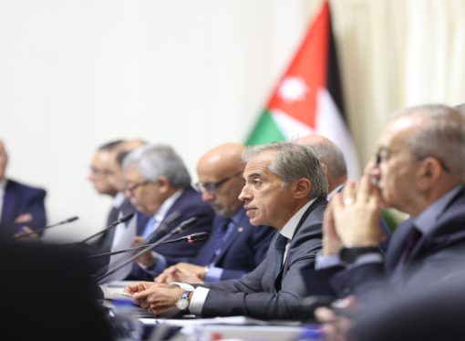 بعد عام على تشكيلها.. حكومة حسّان تتخذ أكثر من 1000 قرار