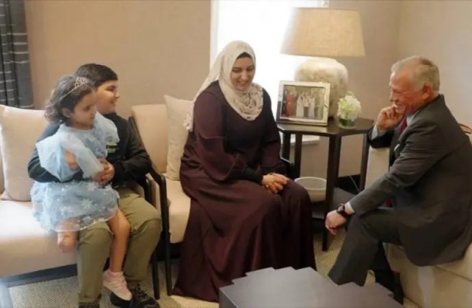 “بي بي سي” تبث اليوم وثائقيا حول الجهود الإغاثية الأردنية في غزة يتضمن مقابلتين مع الملك والملكة