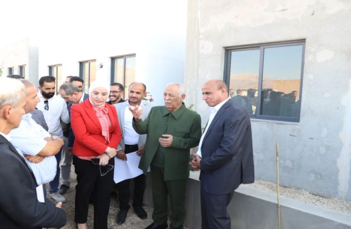 رئيس الديوان الملكي يتفقد مشاريع مبادرات ملكية في البلقاء والكرك