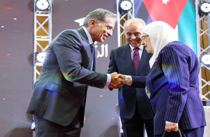 رئيس الوزراء يرعى حفل التكريم السنوي للمعلمين بمناسبة يوم المعلم العالمي