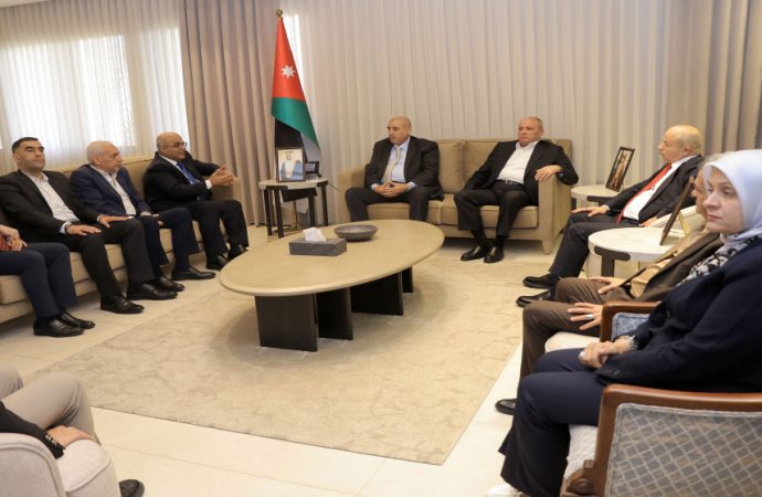 القاضي  : يؤكد أهمية دور الإعلام في الدفاع عن رسالة الوطن