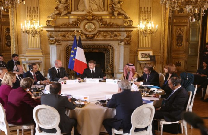 ماكرون: توسع الاستيطان في الضفة يتعارض مع خطة ترامب
