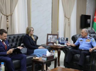 مدير الأمن العام يلتقي سفيرة جمهورية التشيك في عمان